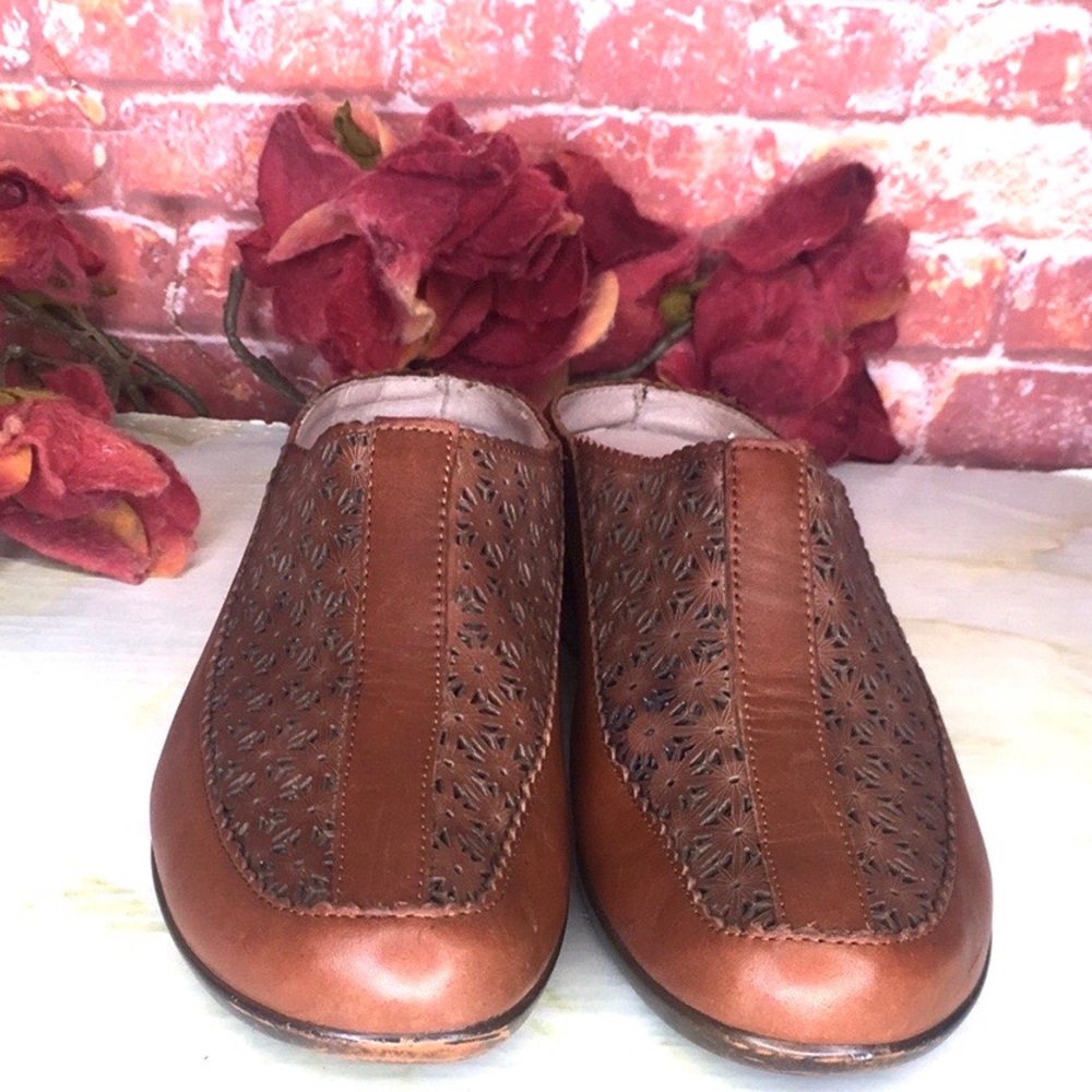 Easy Spirit  Cognac Leather Closed Toe Floral Cutout Comfort Mules - Picture 4 of 9